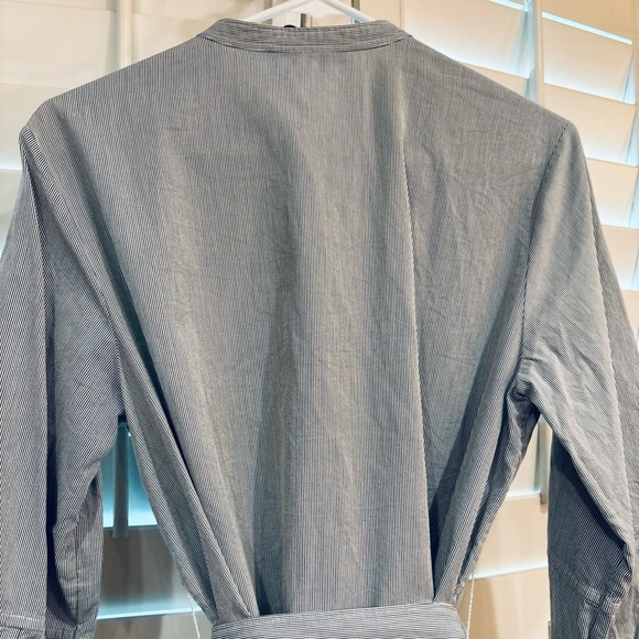 Everlane Cotton Weave Collarless Belted Shirtdress pinstripe Sz 6 pockets navy - Picture 15 of 16